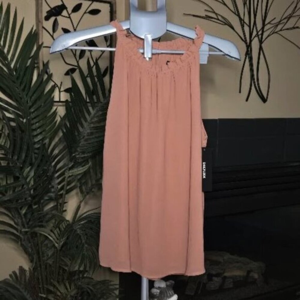 NWT DailyLook sz large ruffled neck blouse sz medium